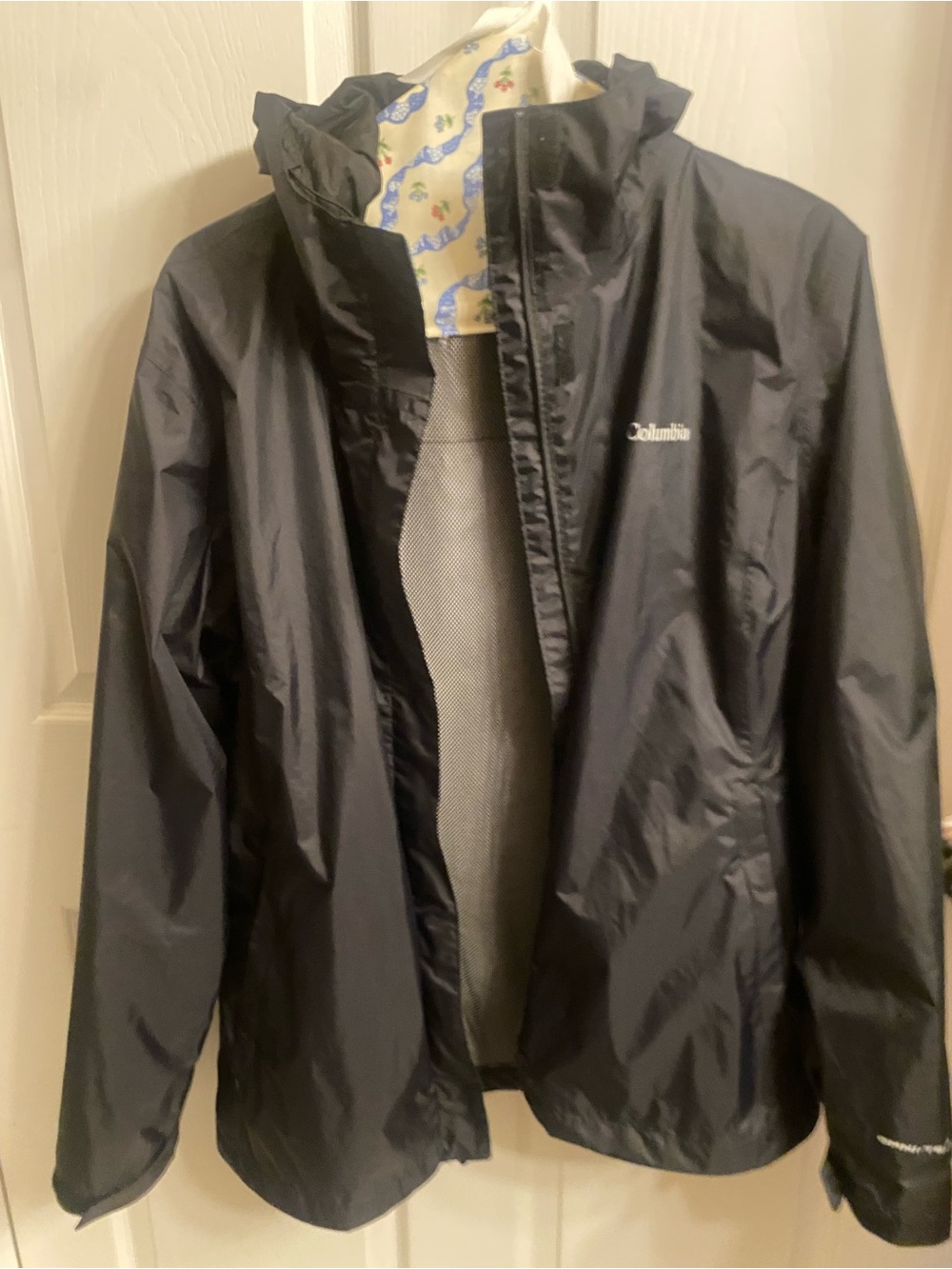 Columbia Women’s Black Waterproof Rain Jacket with Hood zipper